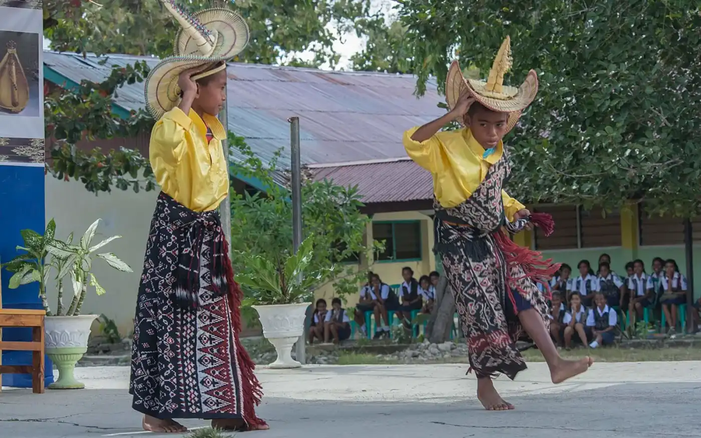 Village Life — Weaving, Architecture & Daily Rote