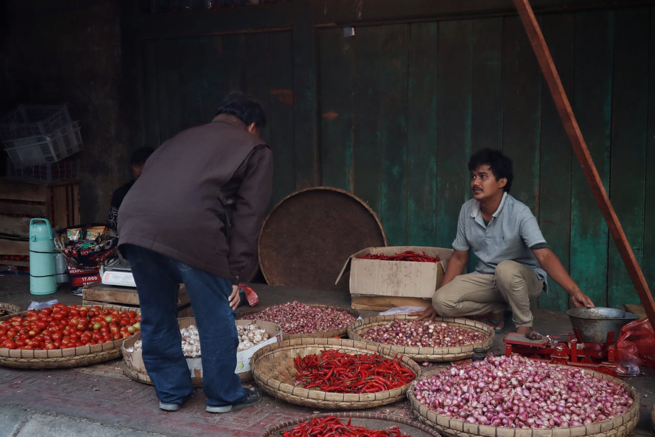 Fresh produce and fish laid out at an Indonesian open-air market